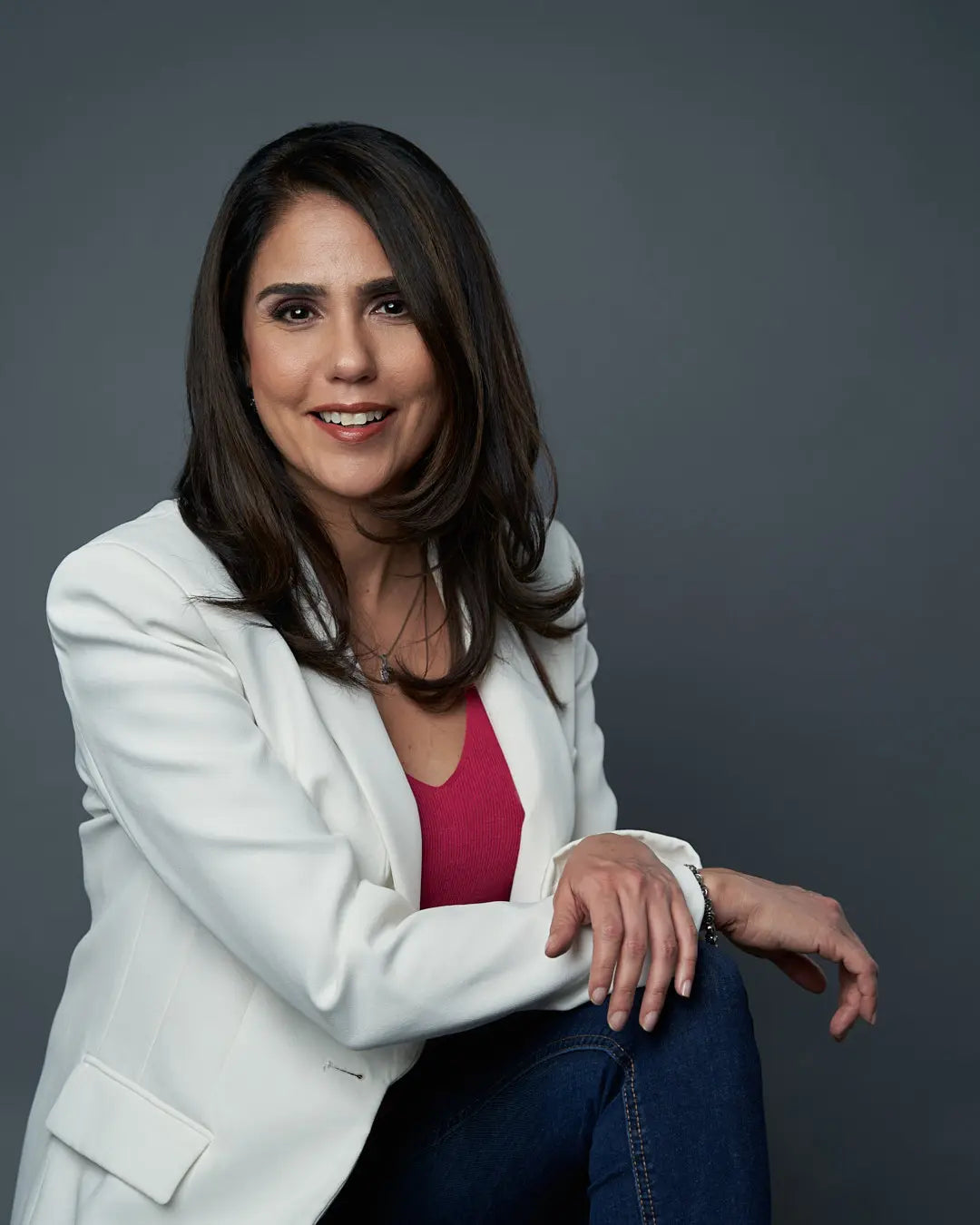 files/10-Poses-para-foto-de-Perfil-Profesional-Mujer-04-2022-7.webp
